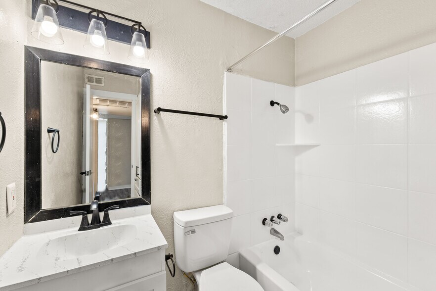 More Photos Of 2507 Airport Cir, Arlington Apartments For Sale