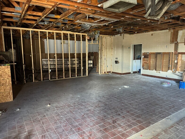 More Photos Of 12857 Woodward Ave, Highland Park Fast Food For Sale