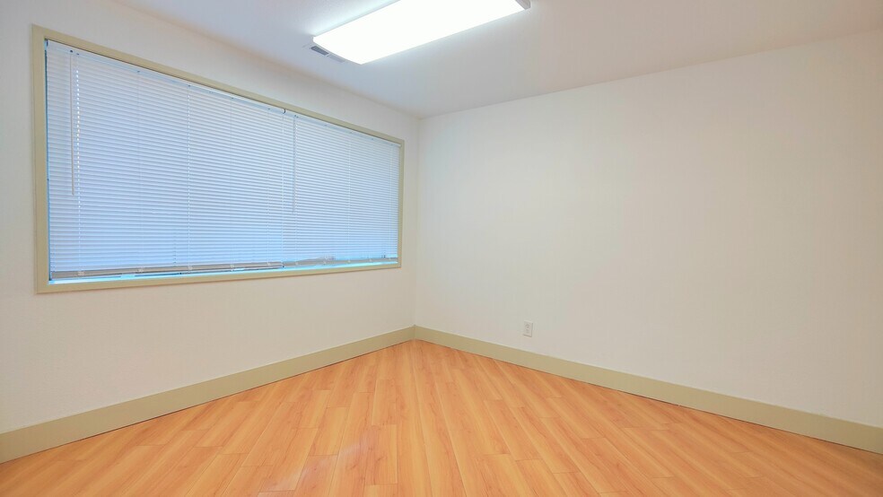 More Photos Of 12208-12222 SE Market St, Portland Office For Lease