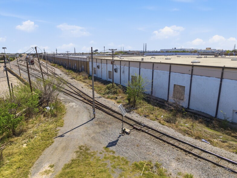 More Photos Of 1903 Exchange Dr, Arlington Distribution For Sale