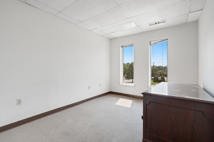More Photos Of 9522 State Route 29, Fairfax Office For Sale