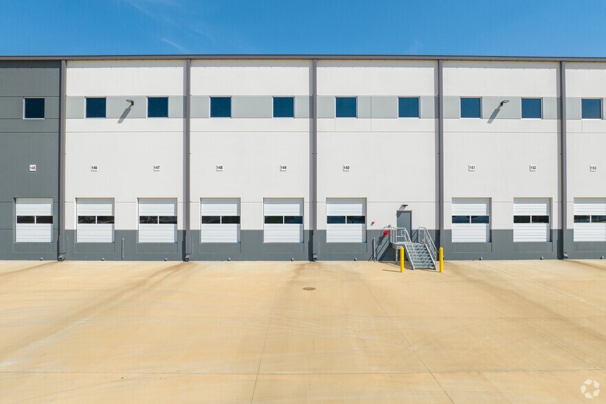 More Photos Of 300 International Pky, Adairsville Distribution For Lease