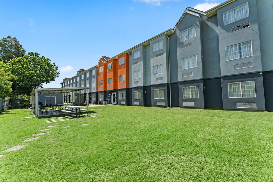 More Photos Of 10645 Reiger Rd, Baton Rouge Hotel For Sale