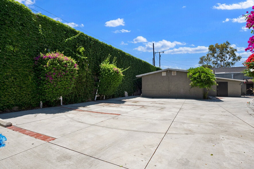 More Photos Of 801 W Whittier Blvd, La Habra Storefront Retail Residential For Sale