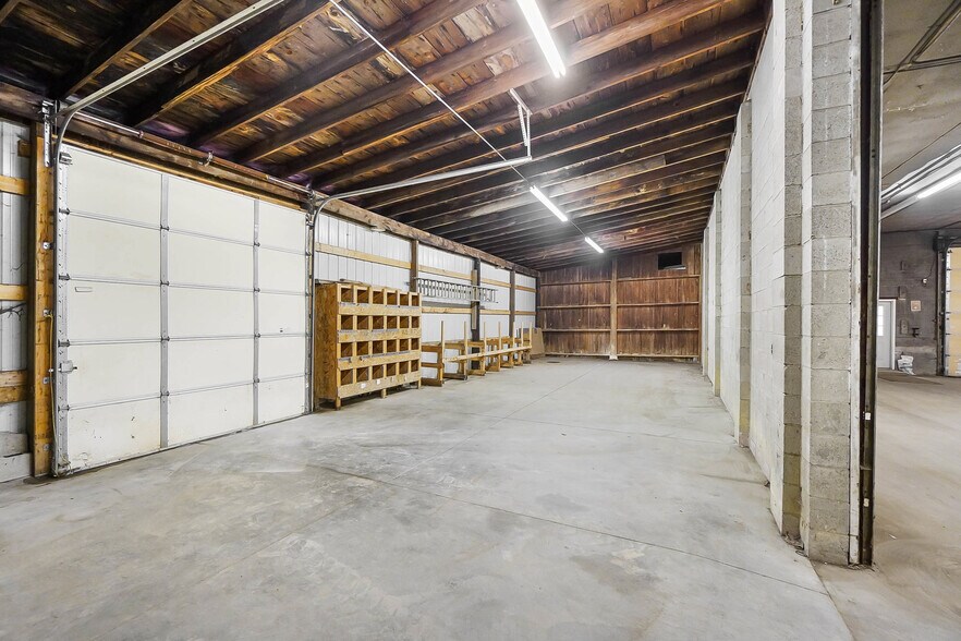More Photos Of 6220 Knollwood Rd, Springfield Warehouse For Sale