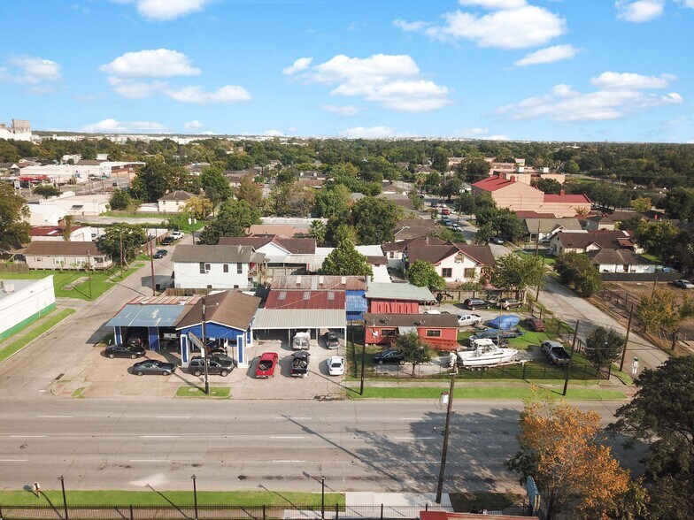 More Photos Of 1106 Wayside Dr, Houston Auto Repair For Sale