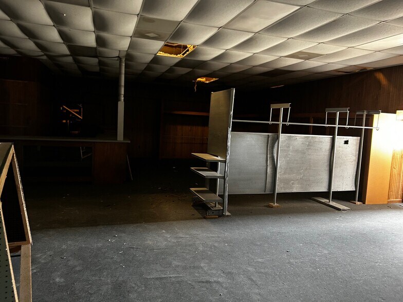 More Photos Of 502 Old Morton Rd, Forest Service Station For Sale