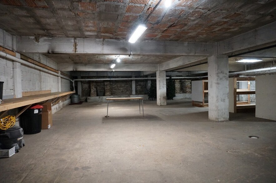 More Photos Of 413 N Main St, Charles City Storefront For Sale