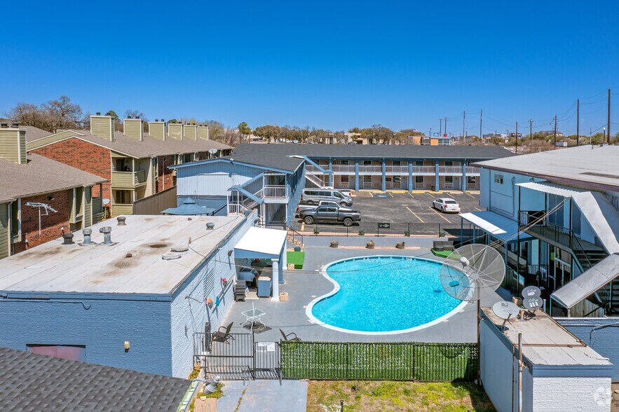 More Photos Of 1175 N Watson Rd, Arlington Hotel For Sale