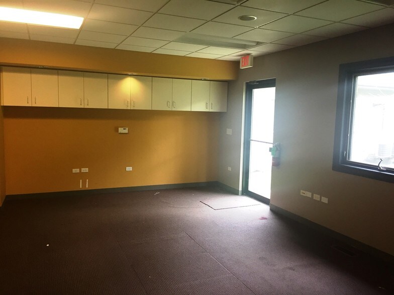 More Photos Of 80 N Virginia St, Crystal Lake Medical For Lease