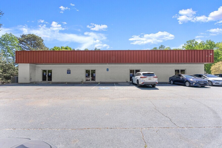Primary Photo Of 3917 Old Flowery Branch Rd, Oakwood Flex For Lease