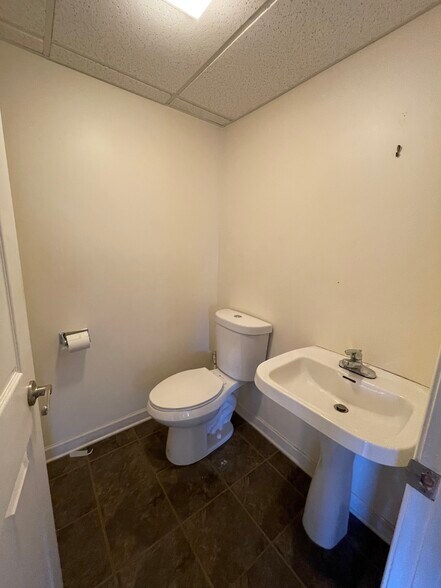 More Photos Of 344-350 Silas Deane Hwy, Wethersfield Medical For Lease