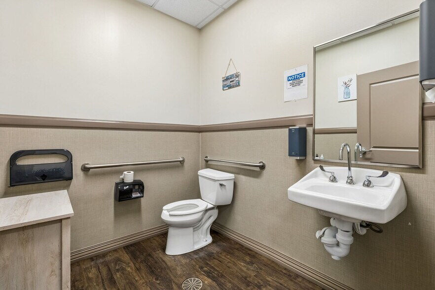 More Photos Of 8030 Camp Bowie West Blvd, Fort Worth Medical For Sale