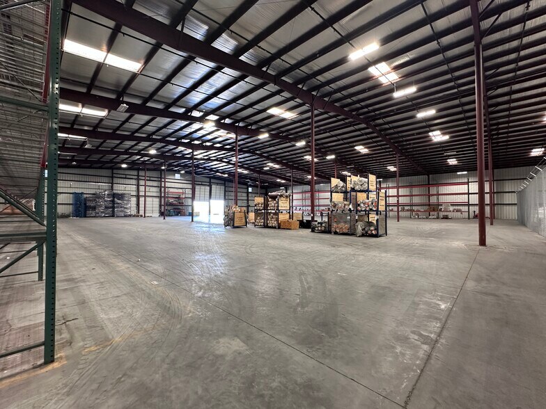 More Photos Of 355 Webb Rd, Laredo Warehouse For Lease