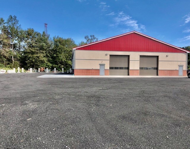 More Photos Of 33 Old Amity Rd, Bethany Flex For Lease