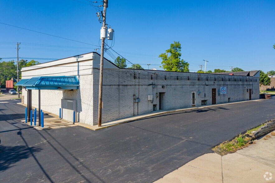 More Photos Of 5400-5404 Mayfield Rd, Lyndhurst General Retail For Lease