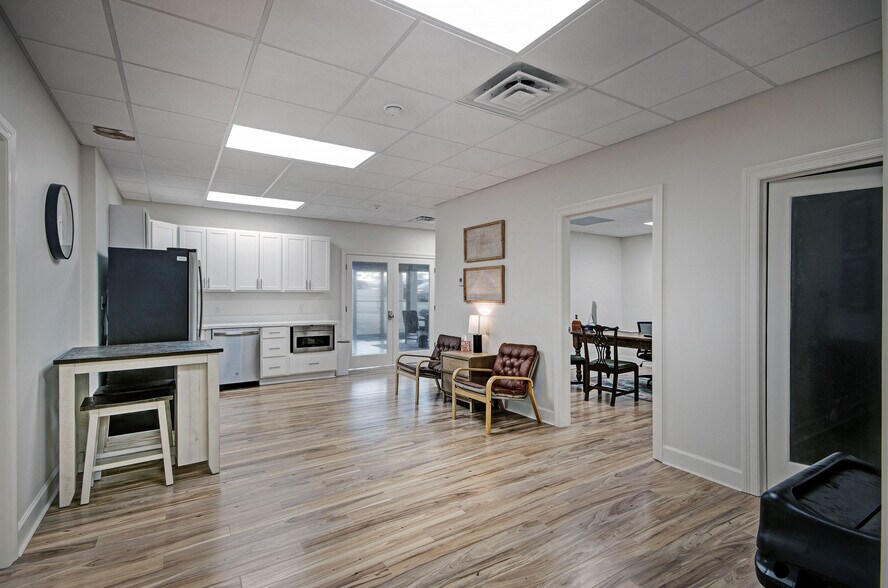 More Photos Of 905 N State St, Jackson Coworking Space