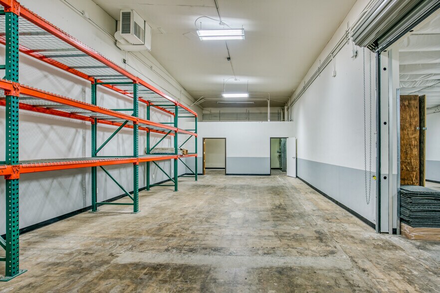 More Photos Of 5945 Palm Dr, Carmichael Light Distribution For Sale