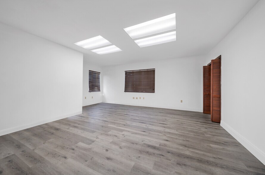 More Photos Of 3471-3475 SW 8th St, Miami Unknown For Lease