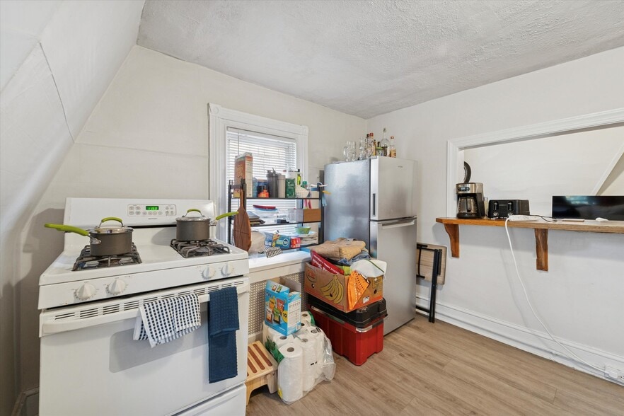 More Photos Of 222 Lippincott Ave, Ardmore Apartments For Sale