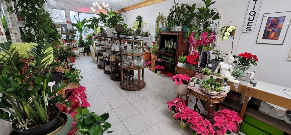 More Photos Of 2312 W Touhy Ave, Chicago General Retail For Sale