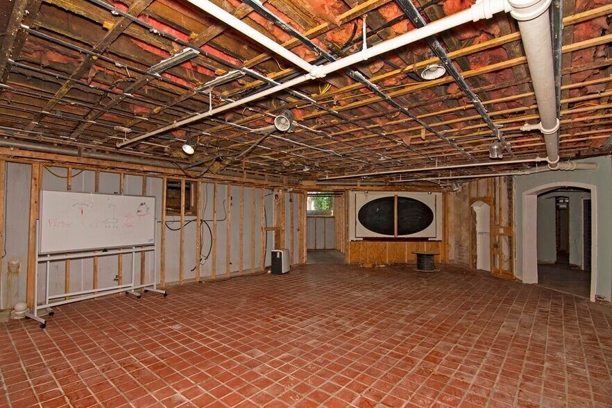 More Photos Of 158 Academy Lane Dr, Pence Springs Hotel For Sale