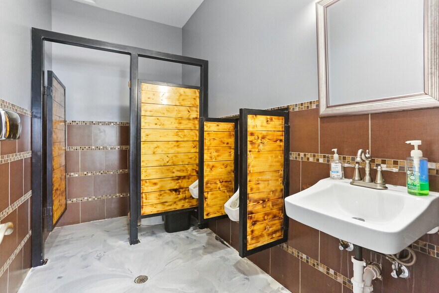 More Photos Of 734 Cantrell Dr, San Antonio Restaurant For Sale