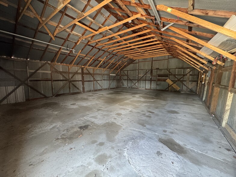 More Photos Of 214 Smith Ave, Kenesaw Warehouse For Sale