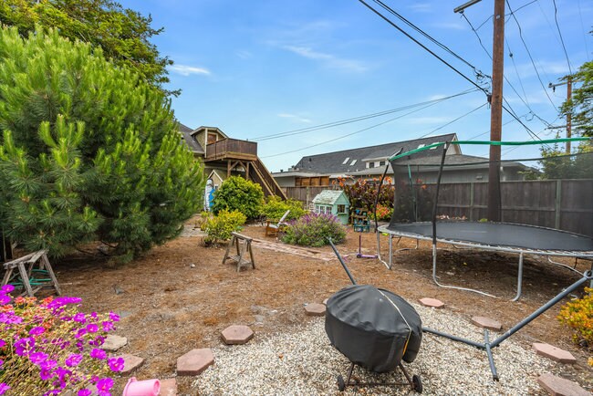 More Photos Of 575 Myrtle St, Half Moon Bay Apartments For Sale