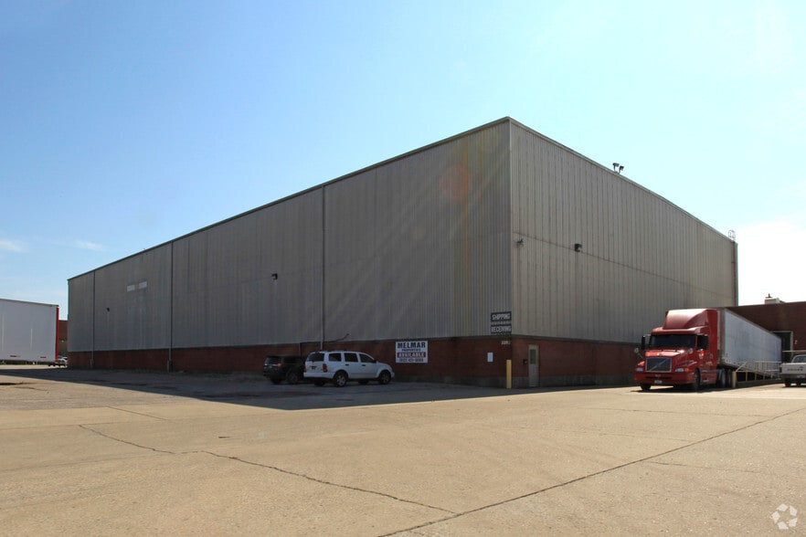 More Photos Of 3290 Claremont Ave, Evansville Manufacturing For Lease