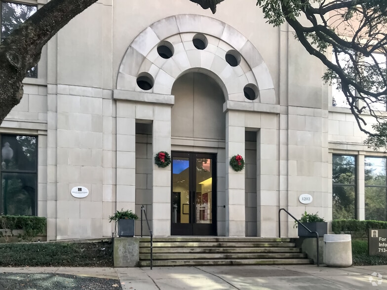 More Photos Of 4203 Montrose Blvd, Houston Office For Lease