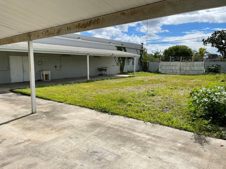 More Photos Of 5731 SW 23rd St, West Park Auto Repair For Lease