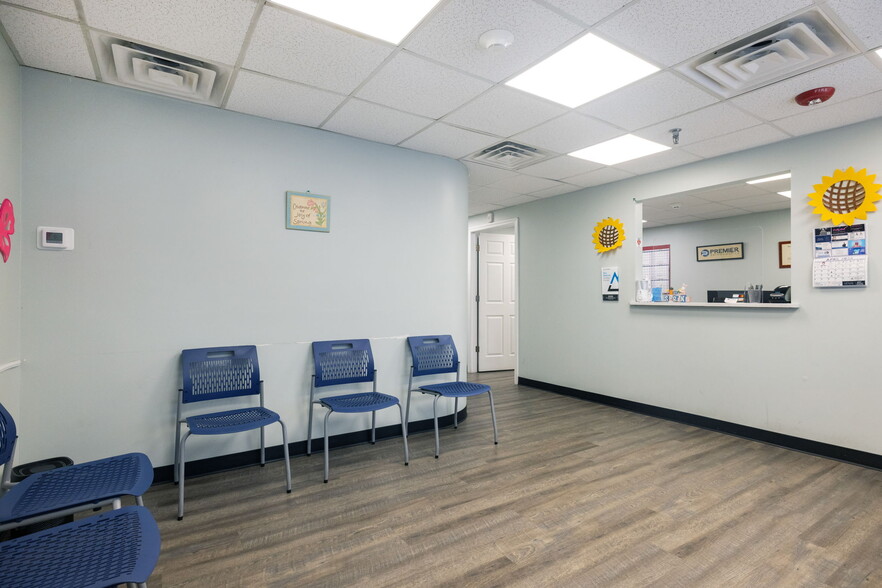 More Photos Of 500 New Hempstead Rd, New City Medical For Sale