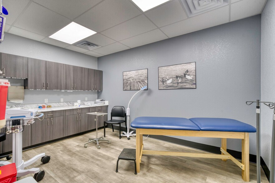 More Photos Of 2006 East Main, Madisonville Medical For Lease