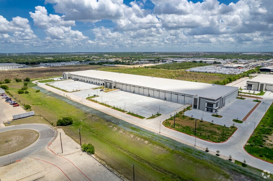More Photos Of 5367 Dietrich Rd, San Antonio Distribution For Lease