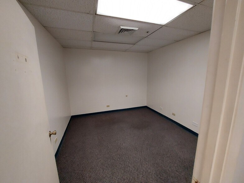 More Photos Of 35 Lunalilo St, Wailuku Office For Lease