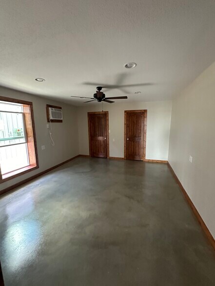 More Photos Of 4072 Old Lorena Rd, Lorena Light Manufacturing For Lease