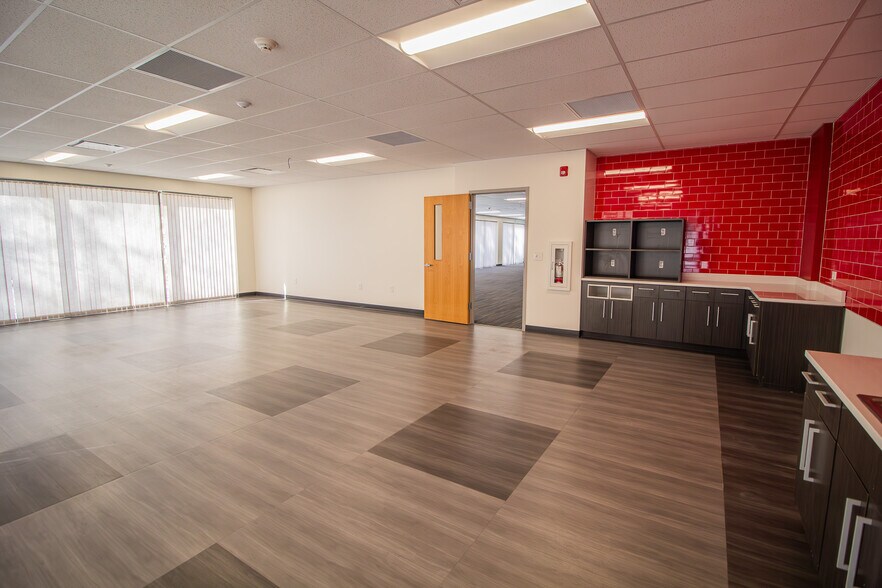 More Photos Of 20 Madison Avenue Ext, Albany Office For Lease