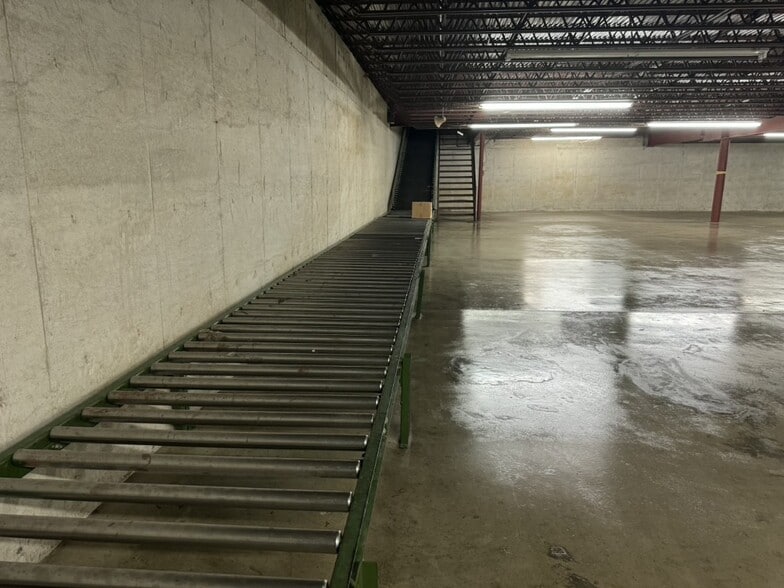 More Photos Of 10915 W Kellogg St, Wichita Freestanding For Lease