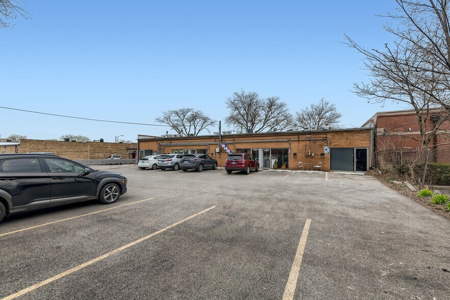 More Photos Of 1039-1059 Waukegan Rd, Glenview Unknown For Lease