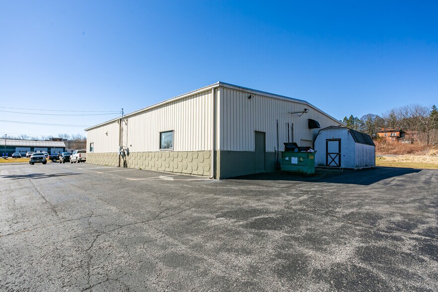 More Photos Of 636 W Washington St, Geneva Office For Sale