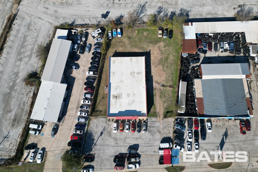 More Photos Of 2921 E Abram St, Arlington Manufacturing For Sale