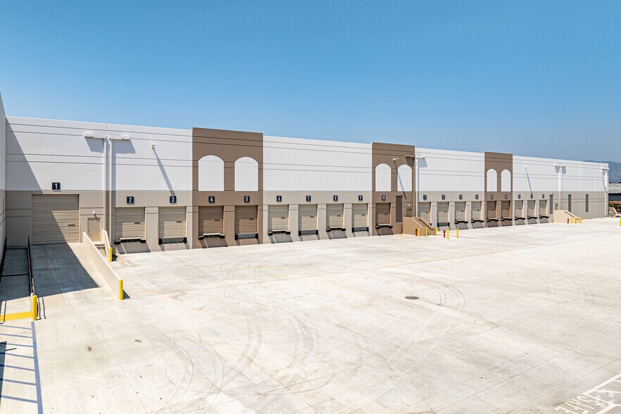 More Photos Of 4416 Azusa Canyon Rd, Irwindale Distribution For Lease