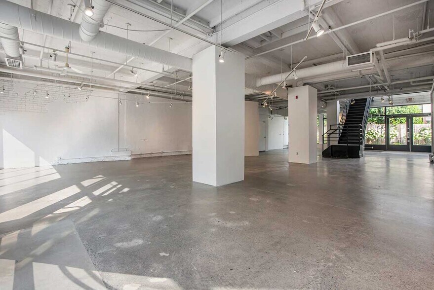 More Photos Of 101-105 Murray St, Ottawa Storefront For Lease