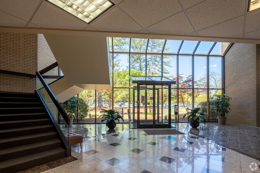 More Photos Of 6800 Poplar Ave, Memphis Office For Lease