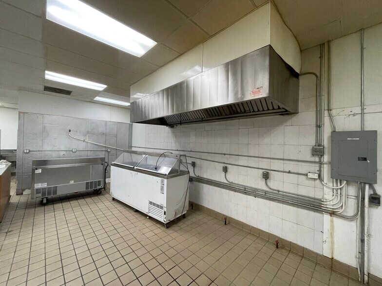 More Photos Of 133 N Main St, Lake Elsinore Storefront For Sale