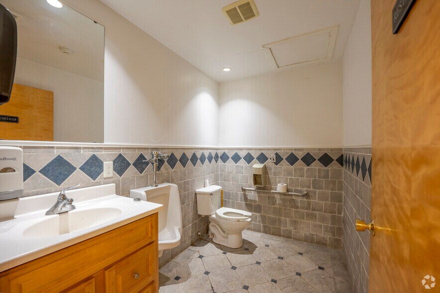 More Photos Of 225 Main St, Norwalk Manufacturing For Sale