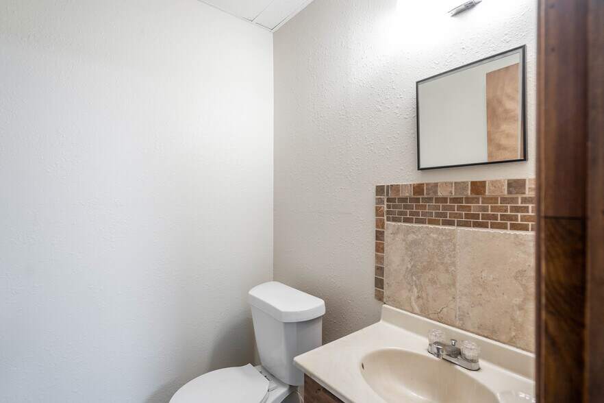 More Photos Of 1304A Dayton Rd, Midland Warehouse For Sale