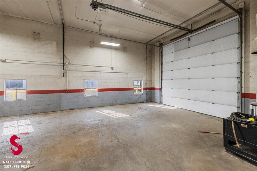 More Photos Of 4113 W Yellowstone Hwy, Casper Flex For Sale