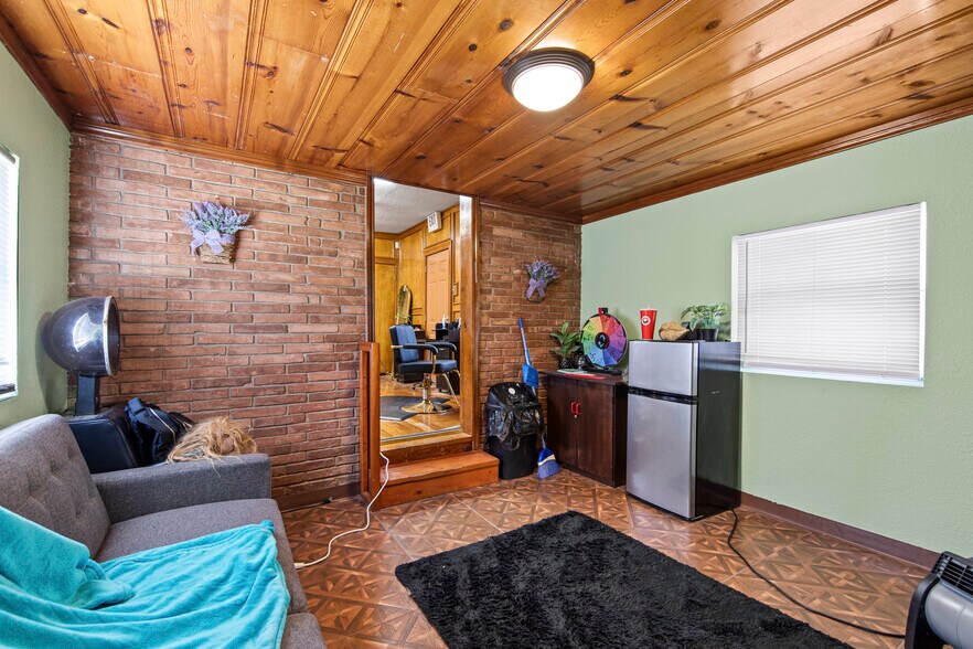 More Photos Of 1612 Pecan Blvd, McAllen Freestanding For Sale